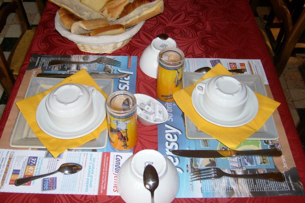 Hotel Restaurant Du Commerce La Gouesnière المظهر الخارجي الصورة
