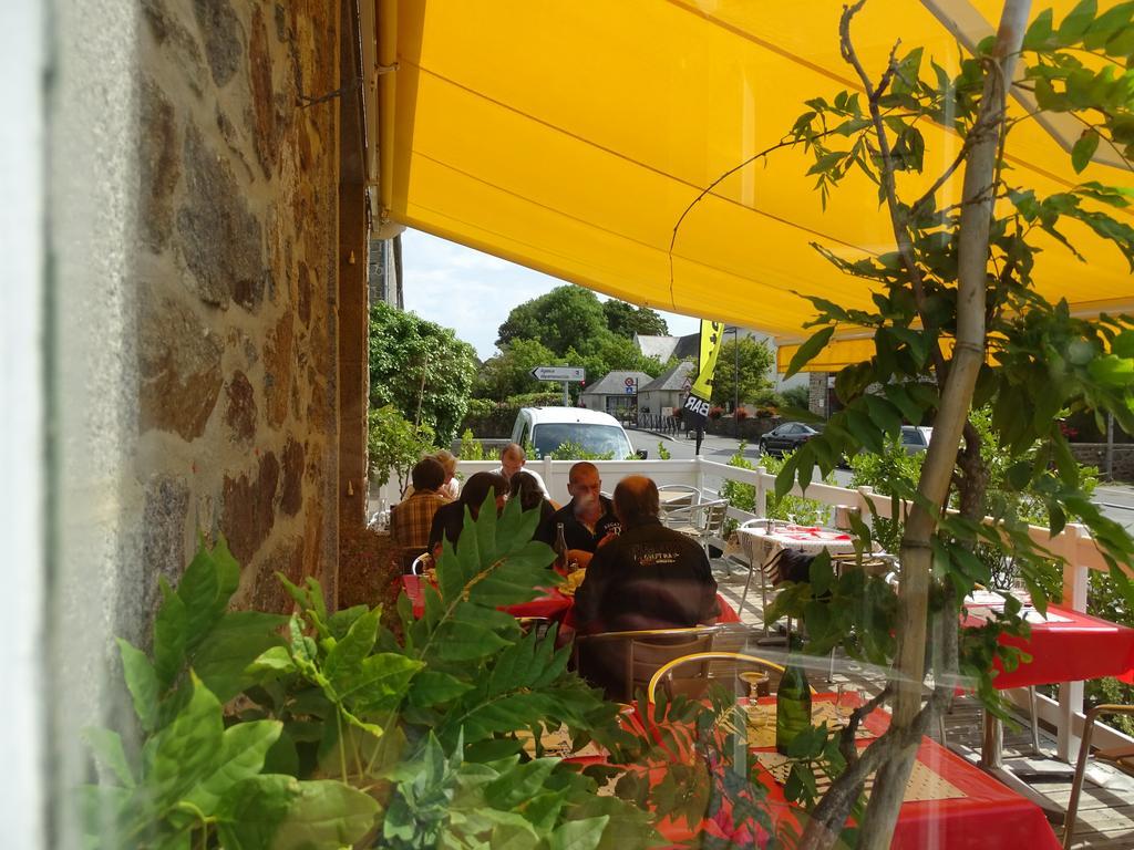 Hotel Restaurant Du Commerce La Gouesnière المظهر الخارجي الصورة